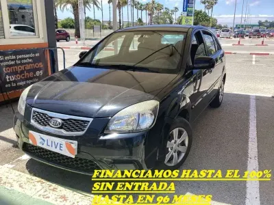 Usado Kia Rio Active 97 CV (71 kW) 2010 Negro Utilitario