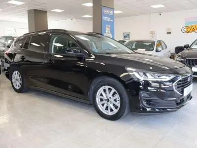 Usado Ford Focus Trend+ 120 CV (88 kW) 2022 Negro Familiar