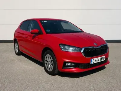Usado Skoda Fabia Selection 95 CV (69 kW) 2024 Rojo Utilitario
