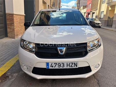 Usado Dacia Sandero Lauréate 75 CV (55 kW) 2014 Blanco Berlina