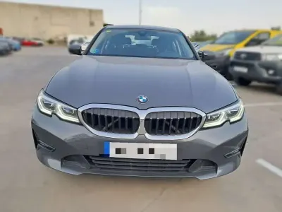 Usado BMW 318 Comfort Edition 150 CV (110 kW) 2020 Gris Berlina