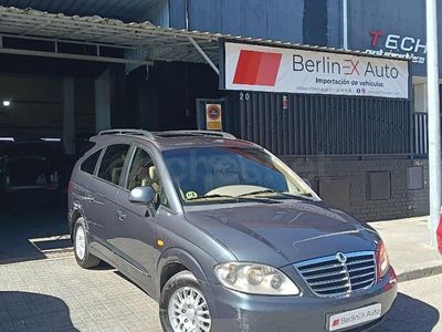 Usado SsangYong Rodius Limited 155 CV (114 kW) 2013 Gris / plata Monovolumen