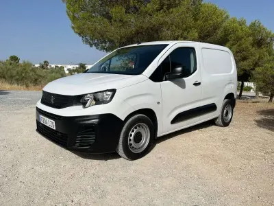Usado Peugeot Partner S 102 CV (75 kW) 2022 Blanco Monovolumen