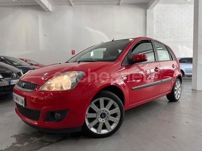 Rojo Usado 2007 Ford Fiesta Futura Berlina | 3690 € (Precio justo)