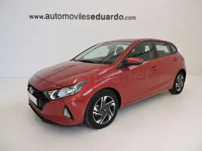 Usado Hyundai i20 100 CV (73 kW) 2021 Rojo Utilitario