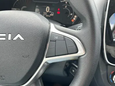 Usado Dacia Spring Expression 33 kW (45 CV) 2023 Liquien caqui Utilitario