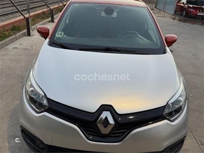 Usado Renault Captur Zen 90 CV (66 kW) 2015 Gris / plata SUV