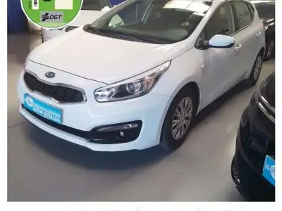 Usado Kia Ceed 90 CV (66 kW) 2016 Blanco Utilitario