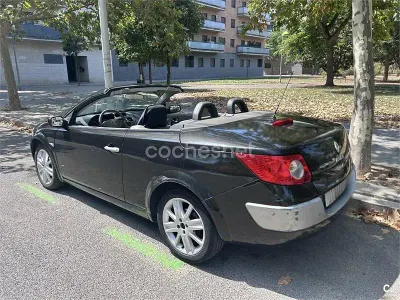 Usado Renault Mégane Cabriolet Dynamique 136 CV (100 kW) 2005 Negro Descapotable