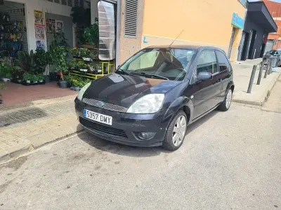 Usado Ford Fiesta Sport 90 CV (66 kW) 2005 Negro Utilitario