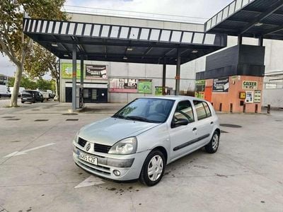 Plateado Usado 2004 Renault Clio II Authentique Utilitario | 2890 € (Precio justo)