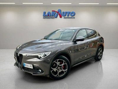 Usado Alfa Romeo Stelvio Sprint 190 CV (139 kW) 2022 Gris / plata SUV