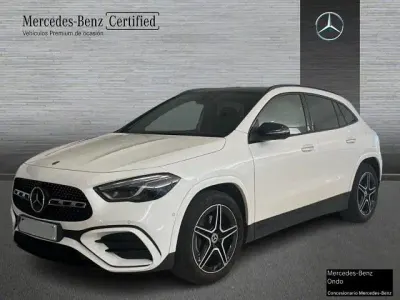 Usado Mercedes GLA200 163 CV (119 kW) 2024 Blanco polar SUV