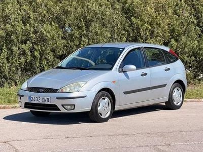 Begagnad Ford Focus Trend 101 HK (74 kW) 2003 Grå Sedan