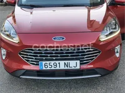 Usado Ford Kuga Titanium 120 CV (88 kW) 2021 Rojo SUV