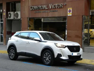 Usado Peugeot 2008 Active 101 CV (74 kW) 2022 Blanco SUV