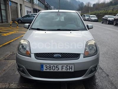 Gris / plata Usado 2007 Ford Fiesta Ghia Berlina | 4700 € (Precio justo)