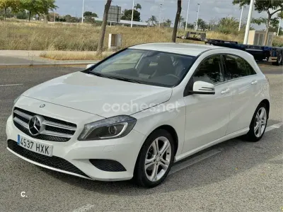 Usado Mercedes A180 Urban 109 CV (80 kW) 2014 Blanco Berlina