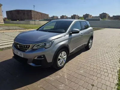 Usado Peugeot 3008 Style 131 CV (96 kW) 2017 Gris / plata SUV