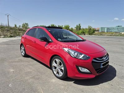 Usado Hyundai i30 GO! 110 CV (80 kW) 2014 Rojo Berlina