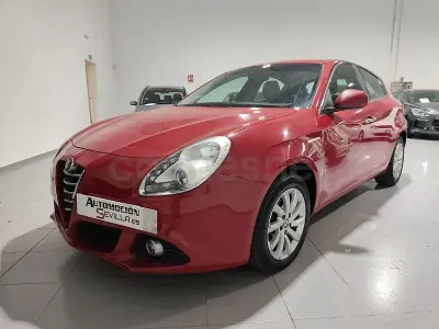 Usado Alfa Romeo Giulietta Distinctive 105 CV (77 kW) 2015 Rojo Utilitario