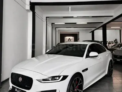 Usado Jaguar XE SE 300 CV (220 kW) 2020 Blanco Berlina