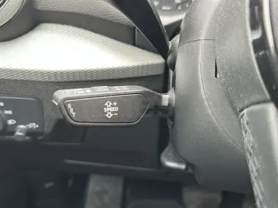 Usado Audi Q2 Ambiente 116 CV (85 kW) 2022 Rojo SUV