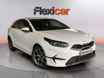 Używany Kia Ceed 136 KM (100 kW) 2023 Biały Hatchback