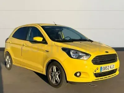 Usado Ford Ka Plus Ultimate 85 CV (62 kW) 2018 Amarillo Utilitario