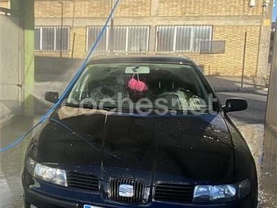 Usado Seat Leon Sport 110 CV (80 kW) 2002 Negro Utilitario