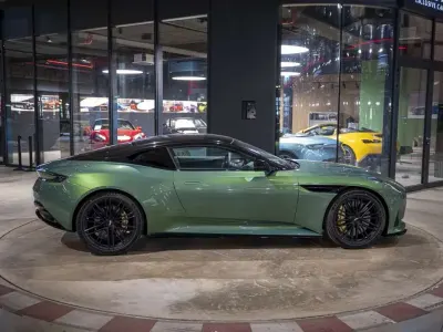 Nuevo Aston Martin DB12 680 CV (500 kW) 2026 Verde Coupe