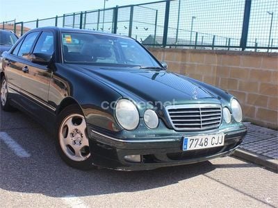 Usado Mercedes E320 Avantgarde 197 CV (144 kW) 1999 Verde Berlina