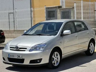 Usado Toyota Corolla Sol 90 CV (66 kW) 2005 Beige Utilitario