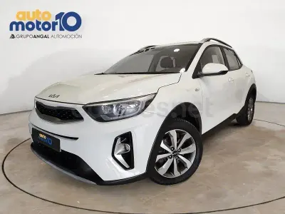 Usado Kia Stonic 100 CV (73 kW) 2022 Blanco SUV