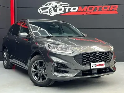 Usado Ford Kuga ST-Line 225 HP (165 kW) 2021 Cinzento SUV