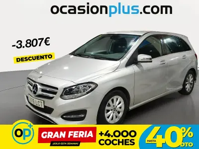 Usado Mercedes B180 122 CV (89 kW) 2018 Gris Utilitario