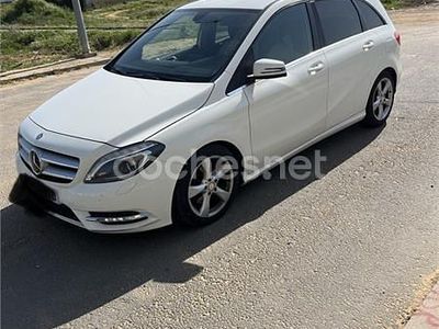 Usado Mercedes B180 109 CV (80 kW) 2014 Blanco Monovolumen
