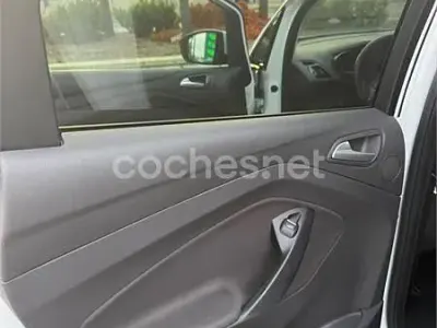 Usado Ford C-MAX Titanium 120 CV (88 kW) 2015 Blanco Monovolumen