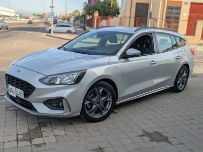 Usado Ford Focus ST-Line 120 CV (88 kW) 2020 Gris Familiar