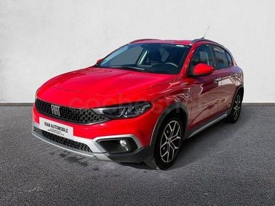 Rojo Usado 2024 Fiat Tipo Cross Berlina | 15.490 € (Precio justo)