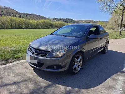 Usado Opel Astra GTC Cosmo 150 CV (110 kW) 2005 Gris / plata Berlina