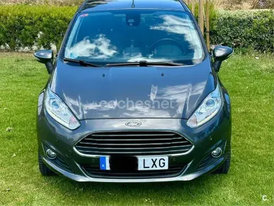 Usado Ford Fiesta Titanium 95 CV (69 kW) 2016 Gris / plata Utilitario