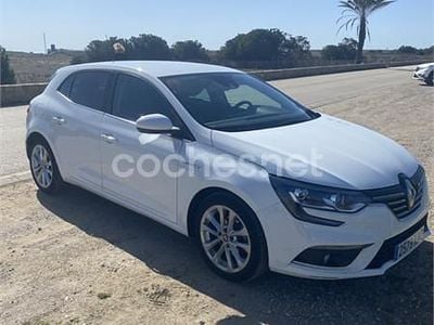 Usado Renault Mégane IV Bose Edition 110 CV (80 kW) 2018 Blanco Berlina