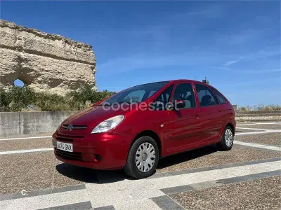 Usado Citroën Xsara Picasso Exclusive 92 CV (67 kW) 2009 Granate Monovolumen