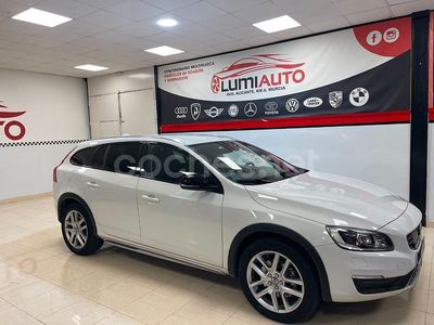 Usado Volvo V60 CC 150 CV (110 kW) 2018 Blanco Familiar