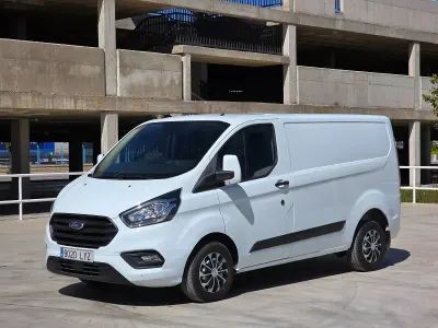 Usado Ford Transit Custom Trend 130 CV (95 kW) 2022 Blanco Van