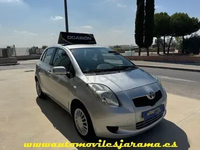 Usado Toyota Yaris Luna 87 CV (63 kW) 2006 Gris / plata Berlina