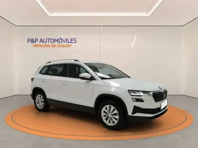 Usado Skoda Karoq Ambition 150 CV (110 kW) 2023 Blanco SUV