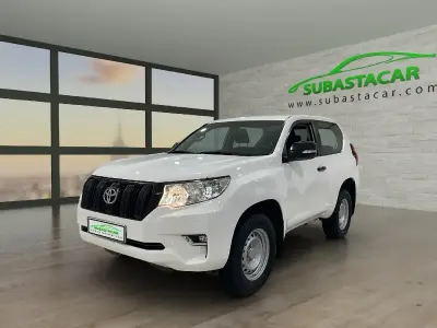 Używany Toyota Land Cruiser 177 KM (130 kW) 2021 Biały Hatchback