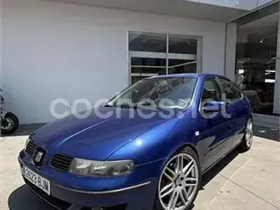 Usado Seat Leon Sport 110 CV (80 kW) 2001 Azul Utilitario